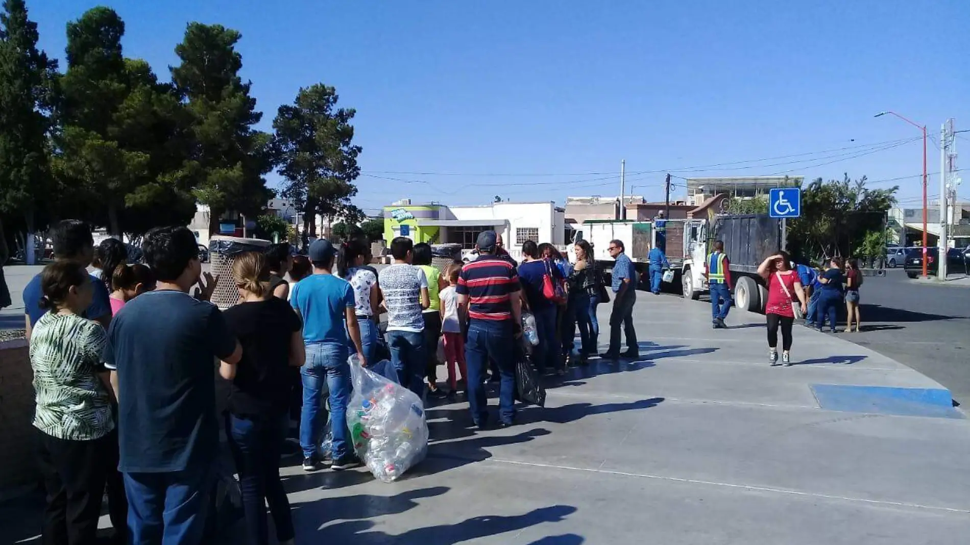 Reciben toneladas de material reciclado